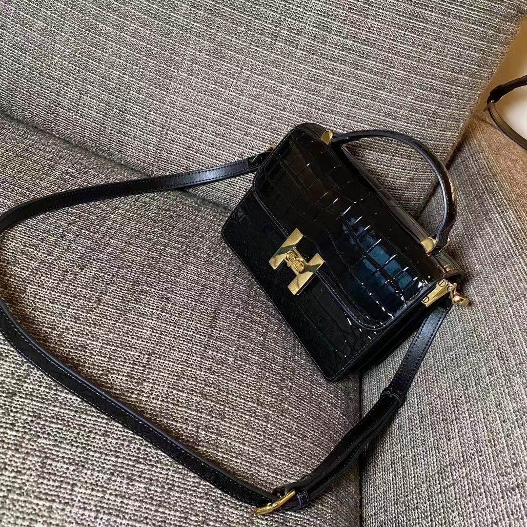Crocodile leather bags alligator handbags Custom handmade shiny luxury Serpentine designers women Shell tote bag handbag purse work lady d sling fashion Black bags, Box
Crocodile leather bags alligator handbags Custom handmade shiny luxury Serpentine designers women Shell tote bag handbag purse work lady d sling fashion Black bags, Box