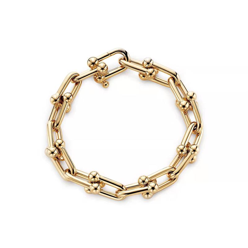 Designers Bracelet Luxurys jewelry Womens Mens temperament Bracelets titanium steel hip hop Street neutral Fashion Charm Simplicity good
Designers Bracelet Luxurys jewelry Womens Mens temperament Bracelets titanium steel hip hop Street neutral Fashion Charm Simplicity good
