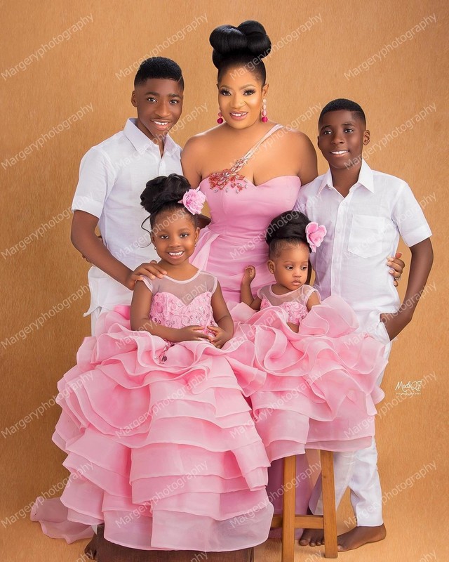 Family Matching Outfits Sweet Mother And Daughter Pink Tulle Prom Dresses For Pography Charm Ruffles Tiered Mom And Kids Wedding Party Ball Gowns 2209
