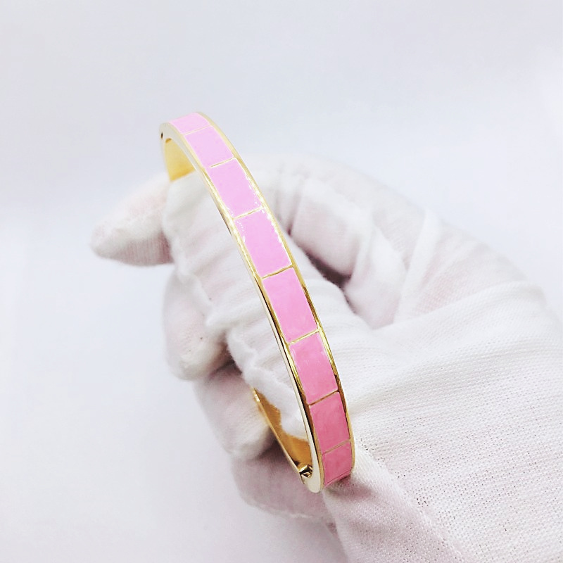 Luxury Designer Women's Bracelets 18K Gold bangle for Girls Valentine's Day Christmas Love Gifts 316L Stainless Steel Jewelry
Luxury Designer Women's Bracelets 18K Gold bangle for Girls Valentine's Day Christmas Love Gifts 316L Stainless Steel Jewelry