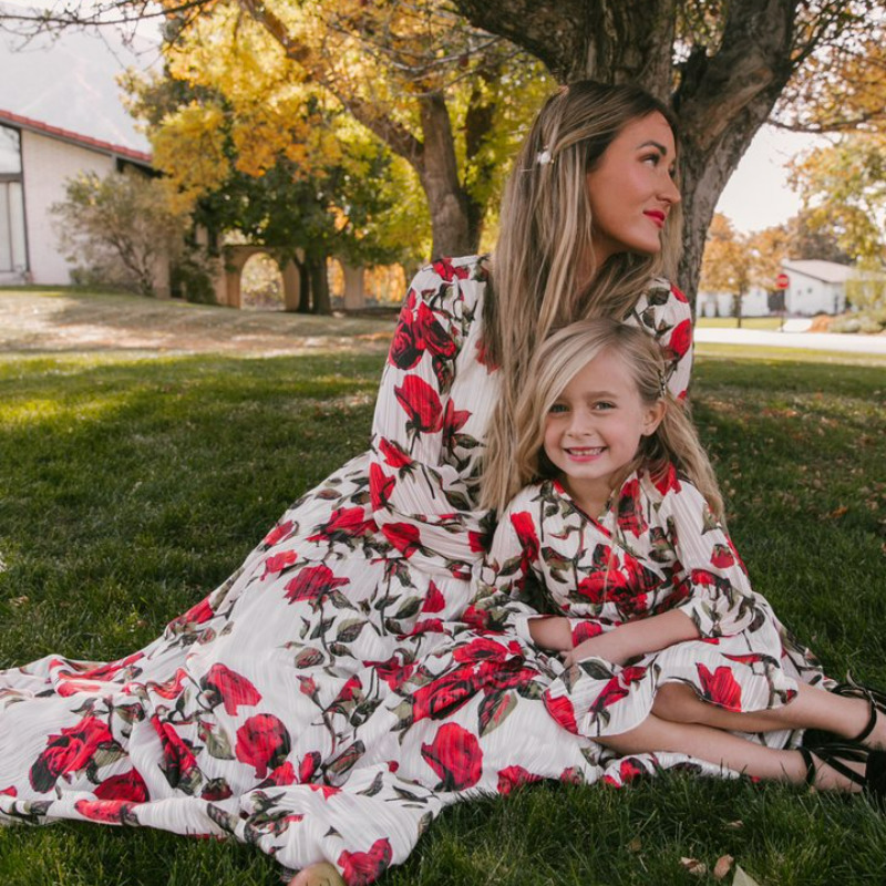 Family Matching Outfits Mom and Daughter Floral Long Sleeve Dress Clothes Family Look Matching Outfits Wedding Party Mommy and Me Long Dresses 220915