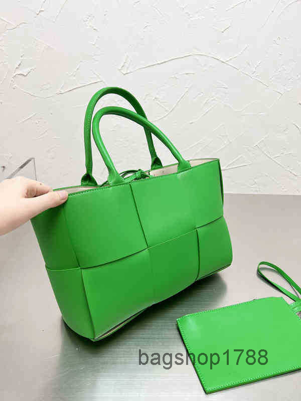Tote Evening Bags High Capacity Bags Women Fashion Handbag Soft Leather Designer Brand Crossbody Female Shopping Bucket with Storage Pouch
Tote Evening Bags High Capacity Bags Women Fashion Handbag Soft Leather Designer Brand Crossbody Female Shopping Bucket with Storage Pouch