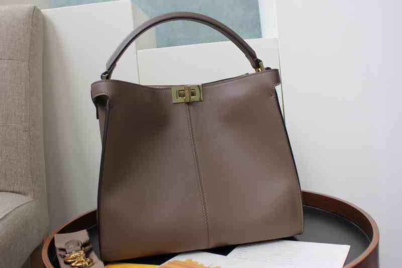Fendace Fend Bag spring and summer kitten bag Peekaboo XLite medium handbag 32cm Single Shoulder Messenger
Fendace Fend Bag spring and summer kitten bag Peekaboo XLite medium handbag 32cm Single Shoulder Messenger