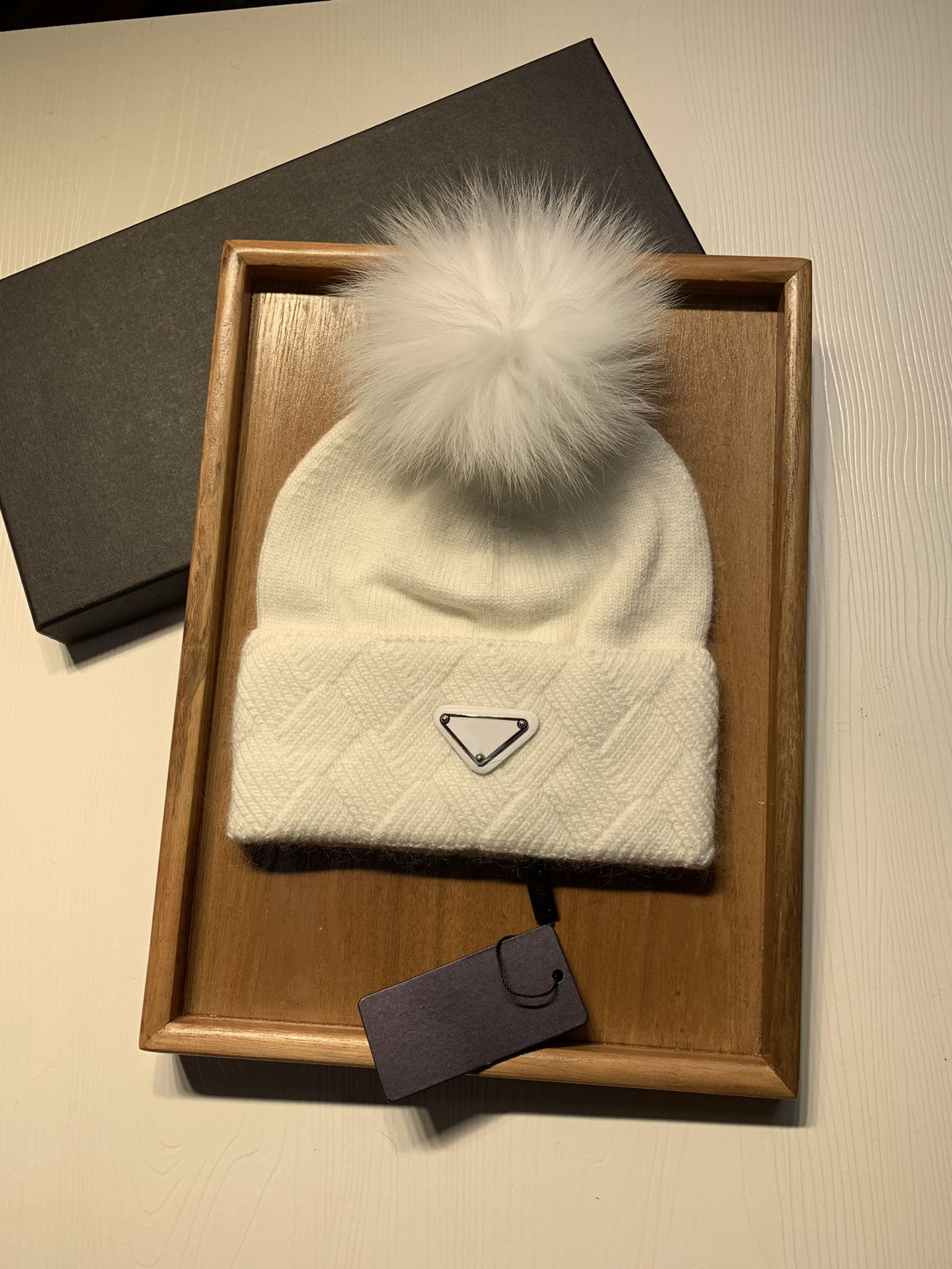 Fashion winter beanie hats women's hats men's outdoor hats with real plush pom warm girls hat snapback women's pom pom skull beanie, Red
Fashion winter beanie hats women's hats men's outdoor hats with real plush pom warm girls hat snapback women's pom pom skull beanie, Red