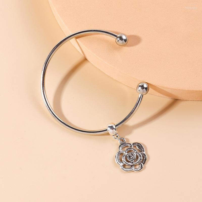 Charm Bracelets Handmade Hollow Flowers For Women Cuff Bangles Simple Wrist Chain Boho Wristband Jewelry
Charm Bracelets Handmade Hollow Flowers For Women Cuff Bangles Simple Wrist Chain Boho Wristband Jewelry