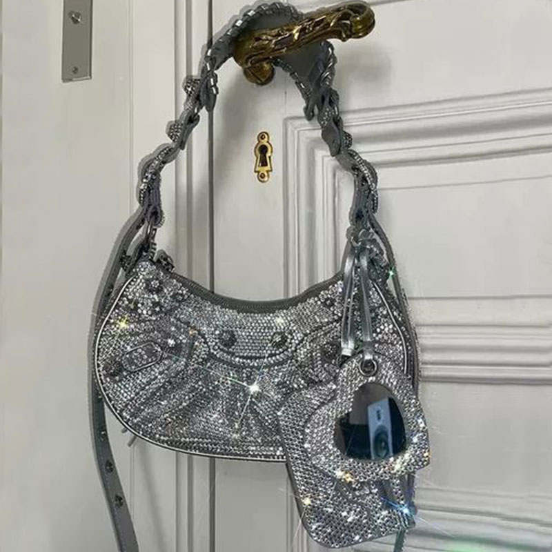 Diamante Bags half amonth Bags Crescent Armpit Handbag Women Crossbody Handbags Soft Cow Leather Shoulder Strap Rhinestone Quality Coin Wallet Zipper Pocket, With box
Diamante Bags half amonth Bags Crescent Armpit Handbag Women Crossbody Handbags Soft Cow Leather Shoulder Strap Rhinestone Quality Coin Wallet Zipper Pocket, With box
