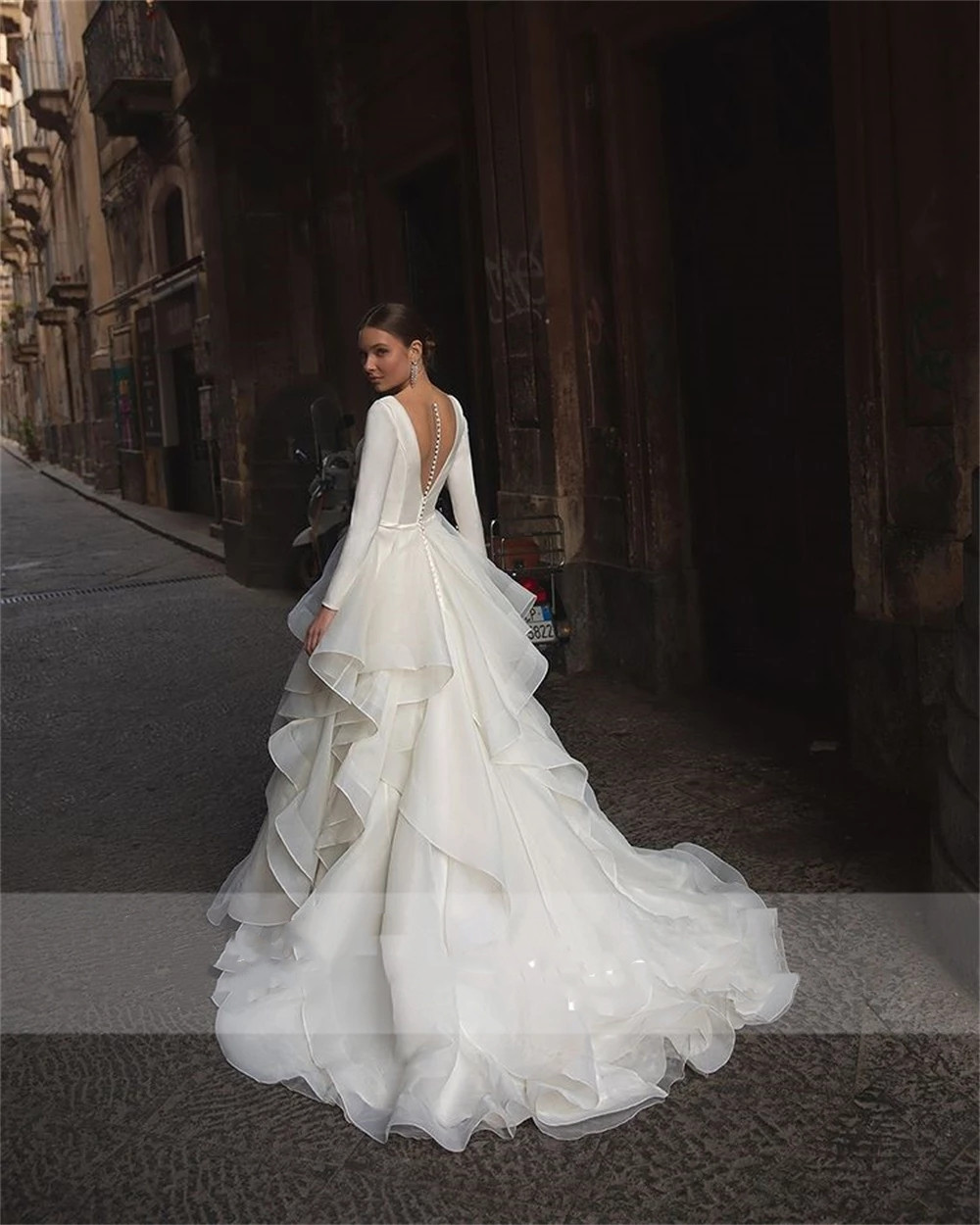 Satin Wedding Dress Elegant Multi-Layer Ruched V-Neck Backless Bridal Gowns White Custom Made Robe De Mariee