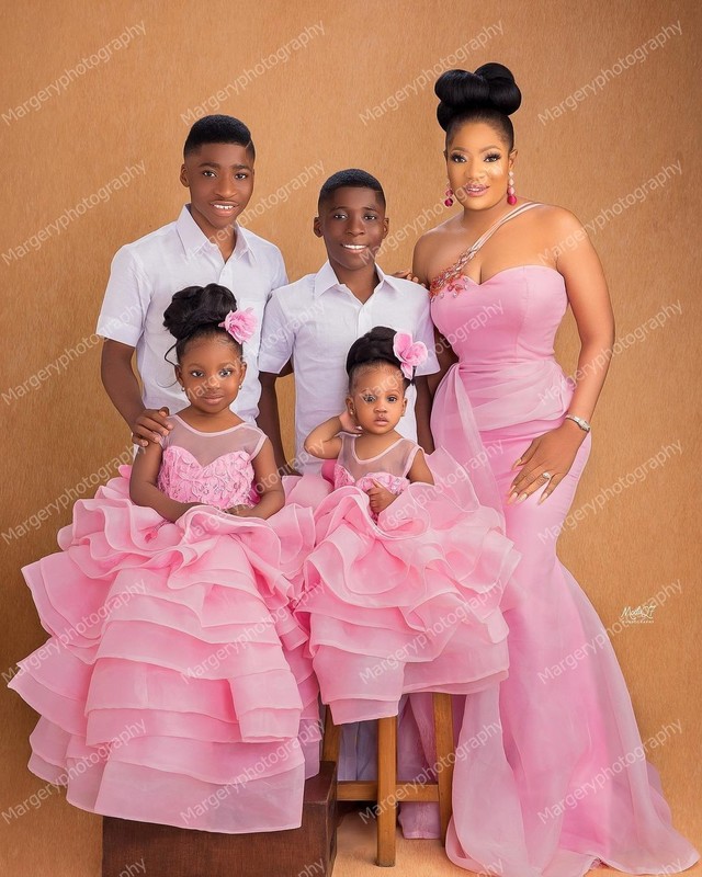 Family Matching Outfits Sweet Mother And Daughter Pink Tulle Prom Dresses For Pography Charm Ruffles Tiered Mom And Kids Wedding Party Ball Gowns 2209
