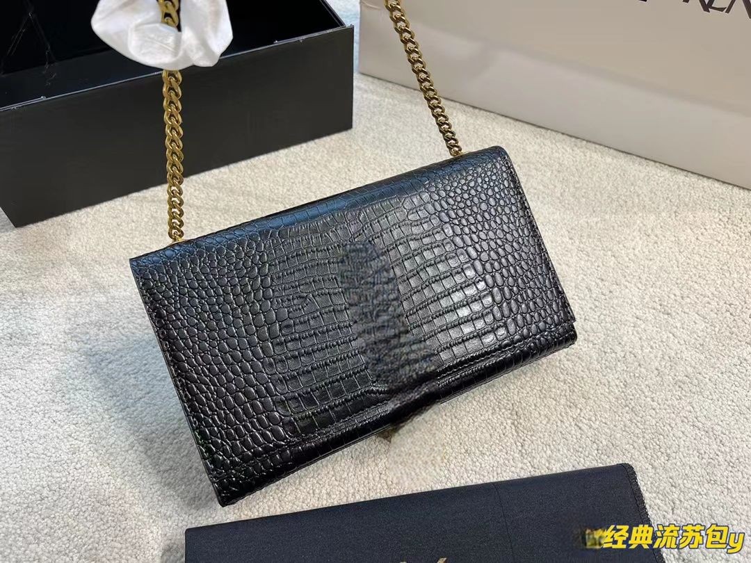 2022 Designer bag S handbag the tote bag shoulder Strap Bags Crossbody Women fashion luxurys designe classic casual fringed leather, Black
2022 Designer bag S handbag the tote bag shoulder Strap Bags Crossbody Women fashion luxurys designe classic casual fringed leather, Black