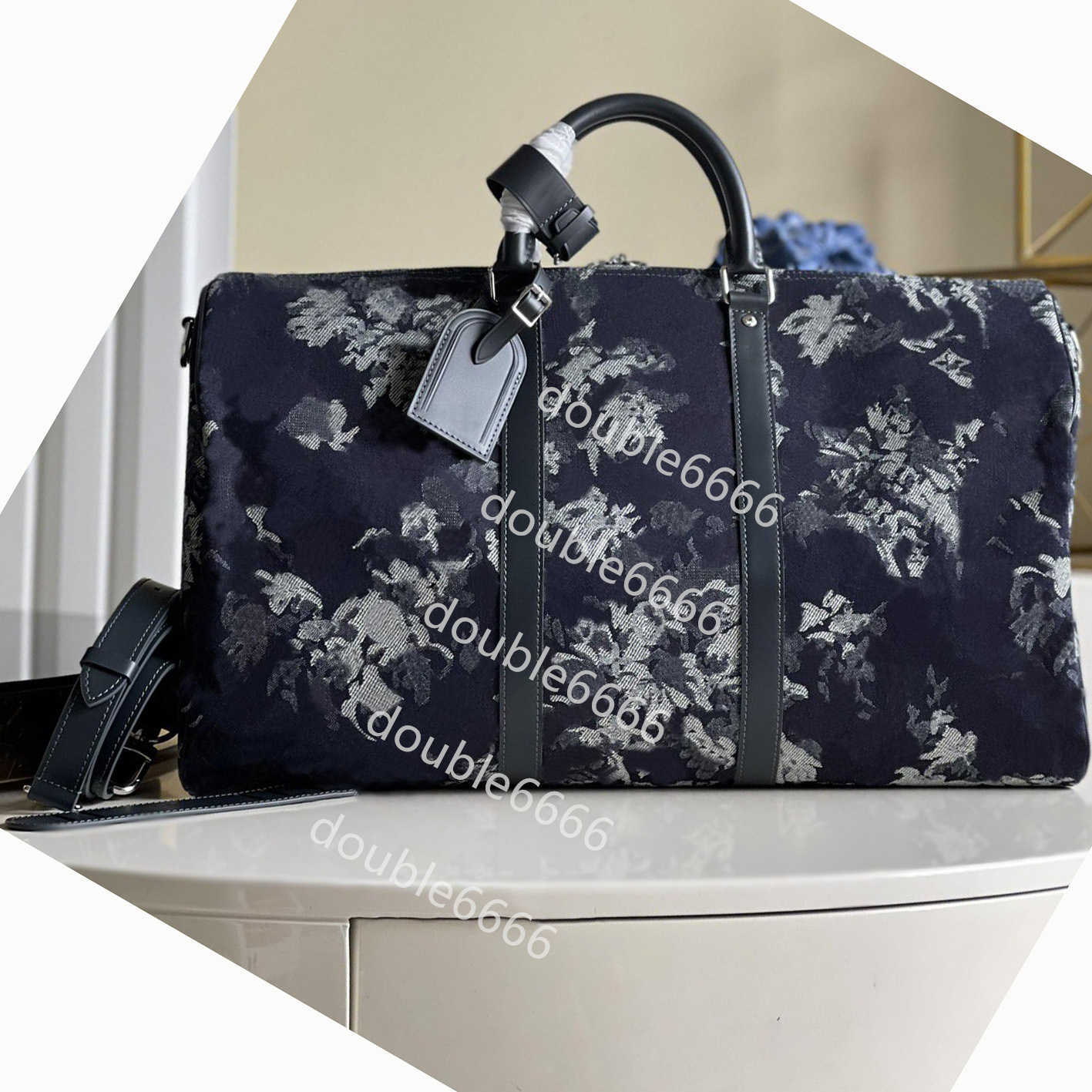 Top qualitys large capacity women travel bags classical designer high quality men shoulder duffel bags carry on luggage new 57285
Top qualitys large capacity women travel bags classical designer high quality men shoulder duffel bags carry on luggage new 57285