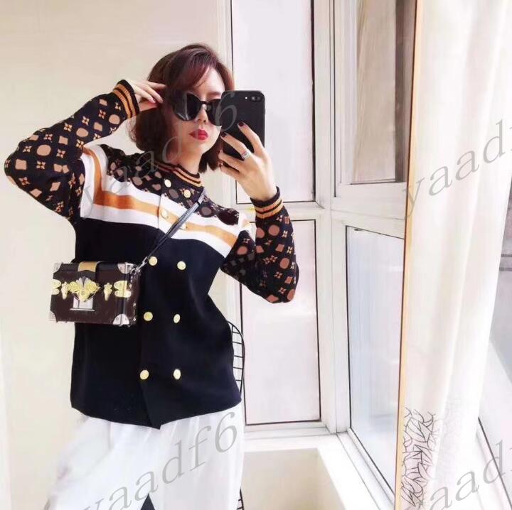 Autumn 2022 Warm Women's sweater designer luxury letter print double breasted button classic round neck knit long sleeve, Black
Autumn 2022 Warm Women's sweater designer luxury letter print double breasted button classic round neck knit long sleeve, Black