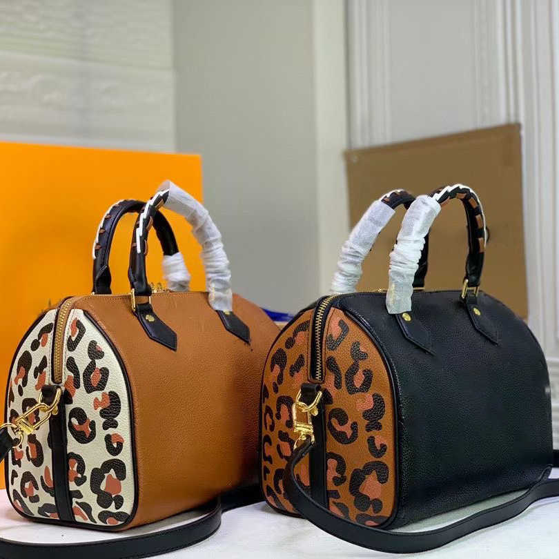 2022 New Pillow Lady Fashion Handbags Zipper Wallets Totes Plain Four size Synthetic Leather Fresh PU Luxury Casual Designer Women Popular Flap Shoulder Bags
2022 New Pillow Lady Fashion Handbags Zipper Wallets Totes Plain Four size Synthetic Leather Fresh PU Luxury Casual Designer Women Popular Flap Shoulder Bags