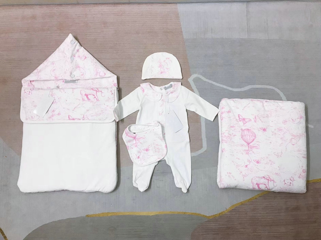 kids designer Romper hat Bib quilt five-piece set baby boy girl Long sleeve crew neck cotton clothes newborn Children sweater onesies Jumpsuits sleeping bag 5pc D109R
kids designer Romper hat Bib quilt five-piece set baby boy girl Long sleeve crew neck cotton clothes newborn Children sweater onesies Jumpsuits sleeping bag 5pc D109R