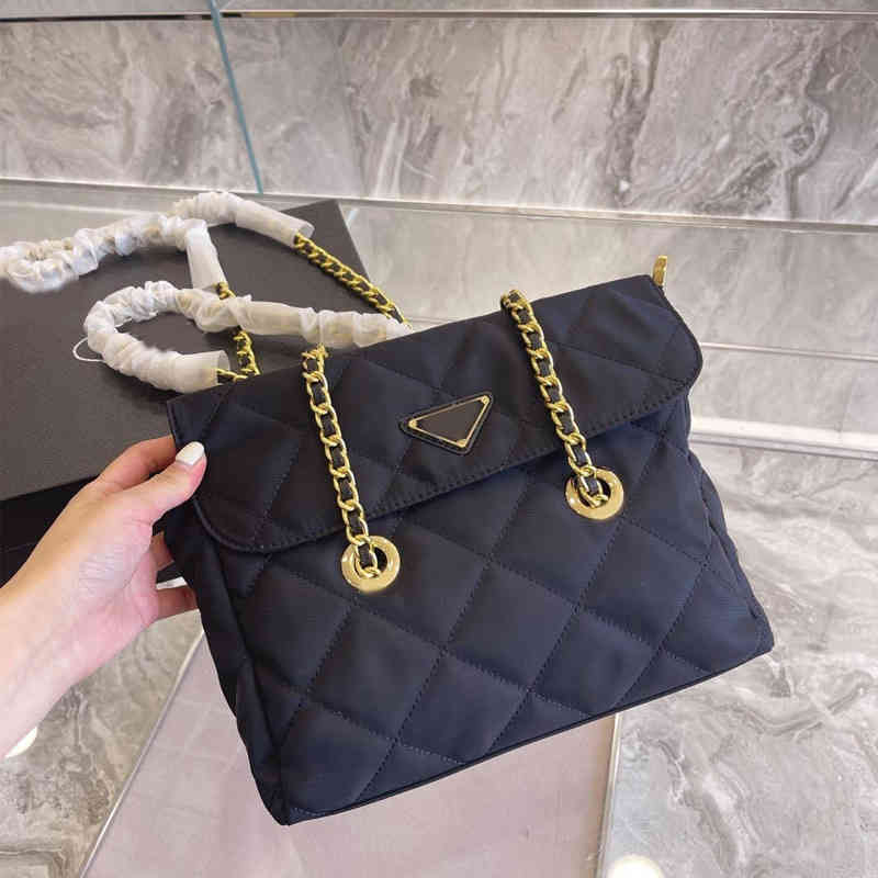 Shoulder Bags Crossbody Bags Ladies High-end Luxury Handbags Designer Classic Brand Diagonal Wallet Canvas Nylon Purse Design 211021x, No package
Shoulder Bags Crossbody Bags Ladies High-end Luxury Handbags Designer Classic Brand Diagonal Wallet Canvas Nylon Purse Design 211021x, No package