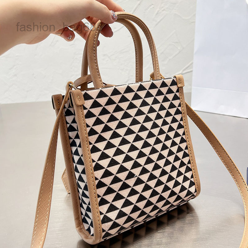 Evening Bags Size Symbole jacquard fabricTote Bags Designer Handbag Embroidered Shoulder Bags Diamond Pattern Messenger Bag Saffiano women Prad handbags Wallet
Evening Bags Size Symbole jacquard fabricTote Bags Designer Handbag Embroidered Shoulder Bags Diamond Pattern Messenger Bag Saffiano women Prad handbags Wallet