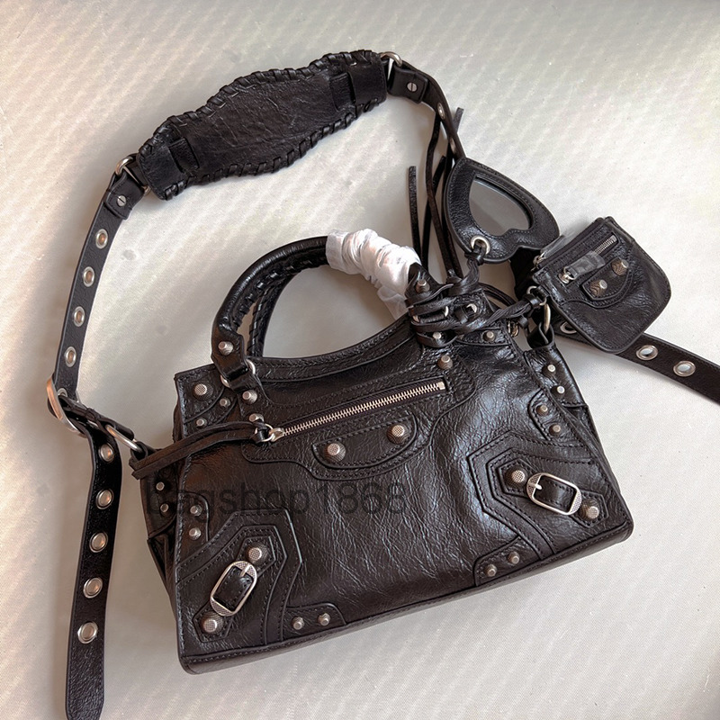 22s Designer Bag Quality Top Neo Cagole Motorcycle shoulder Bags luxury Designers Women lady Genuine leather crossbody wallet purse Pochette, Black
22s Designer Bag Quality Top Neo Cagole Motorcycle shoulder Bags luxury Designers Women lady Genuine leather crossbody wallet purse Pochette, Black