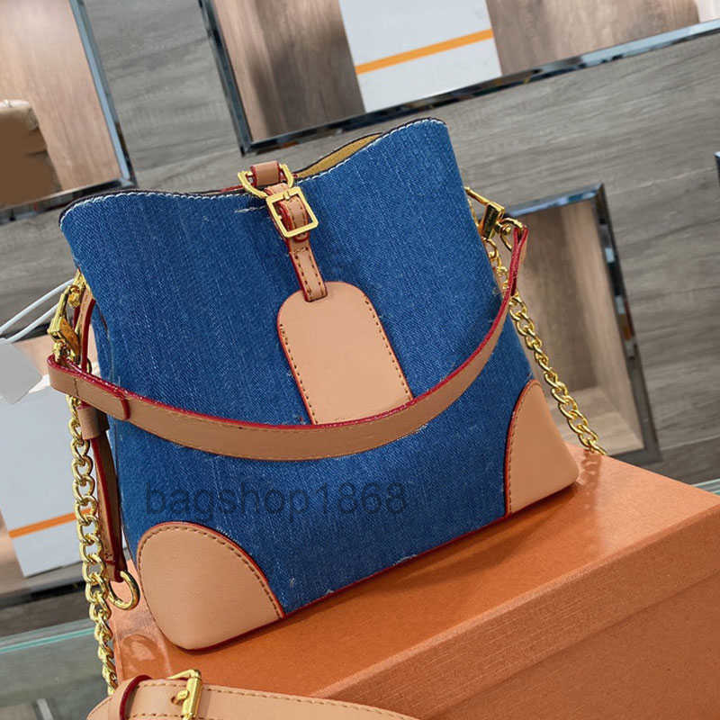22s Designer Bag Denim Quality Chain Bucket Bag Women Crossbody Handbag Ladies Old Flower Shoulder Bags Zipper Interior Pocket
22s Designer Bag Denim Quality Chain Bucket Bag Women Crossbody Handbag Ladies Old Flower Shoulder Bags Zipper Interior Pocket