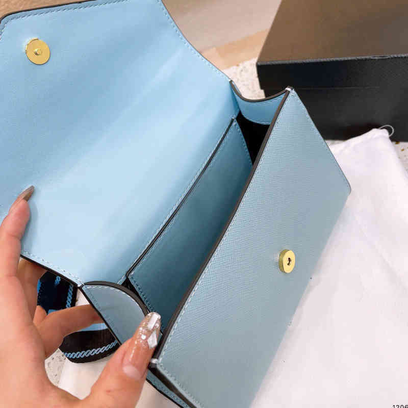 Prads totes designer handbag women bag Handbags Prade the Tote bags Luxuries designers womens crossbody Handbag Shoulder 7A high quality purses wallet A528, Blue
Prads totes designer handbag women bag Handbags Prade the Tote bags Luxuries designers womens crossbody Handbag Shoulder 7A high quality purses wallet A528, Blue