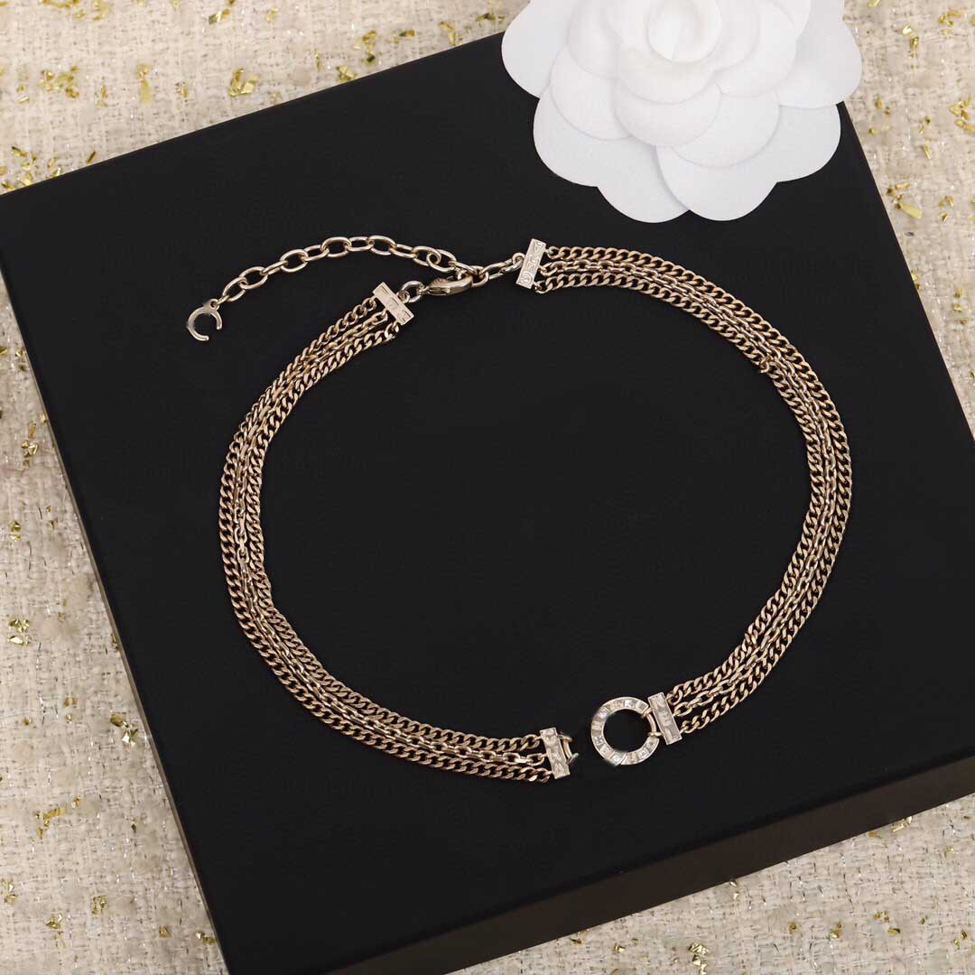 2022 Luxury quality Charm pendant necklace with diamond in 18k gold plated have box stamp PS7615
2022 Luxury quality Charm pendant necklace with diamond in 18k gold plated have box stamp PS7615