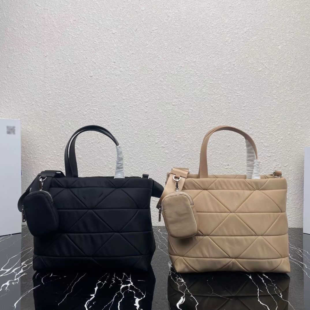 Top quality tote bag three in one or two hand strap system handbag detachable woven nylon shoulder strap small bags
Top quality tote bag three in one or two hand strap system handbag detachable woven nylon shoulder strap small bags