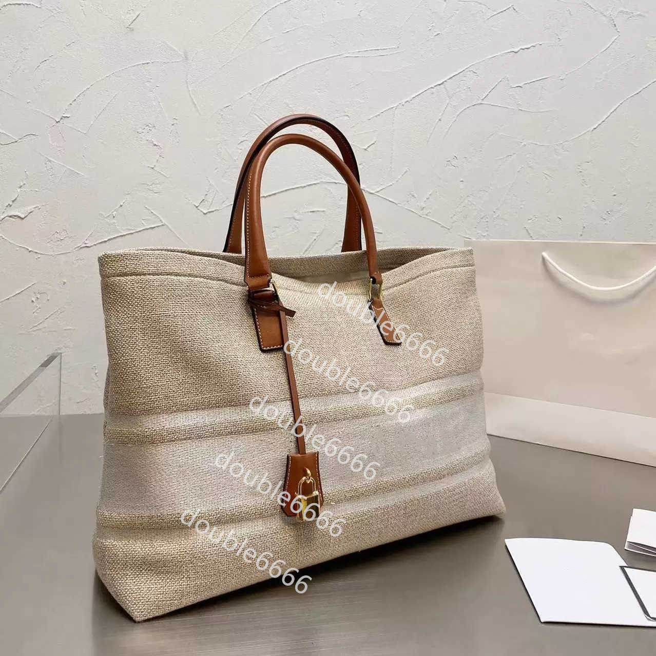 Top Quality Fashion Shoulder Bag Designer Large Capacity Canvas Handbag Classic Versatile Messenger Tote Women's Bag
Top Quality Fashion Shoulder Bag Designer Large Capacity Canvas Handbag Classic Versatile Messenger Tote Women's Bag