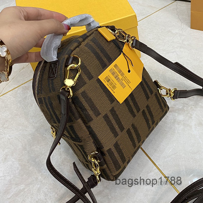 School Bags Men Shoulder Bags Backpack Designer Women Man Mini Handbag Boy Girls Satchels Head Canvas Leather Bag Zipper Handbags Woman Let
School Bags Men Shoulder Bags Backpack Designer Women Man Mini Handbag Boy Girls Satchels Head Canvas Leather Bag Zipper Handbags Woman Let