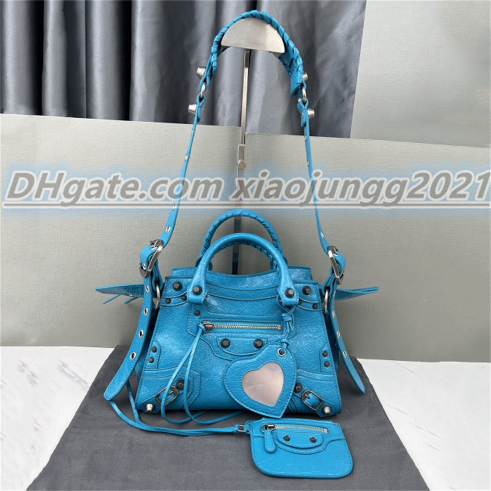 Top Luxury genuine motorcycle bag women's luxury fashion shoulder cool girl crossover Pink Mini wax black silver pin white bag women Cross Body purses, Paper box
Top Luxury genuine motorcycle bag women's luxury fashion shoulder cool girl crossover Pink Mini wax black silver pin white bag women Cross Body purses, Paper box