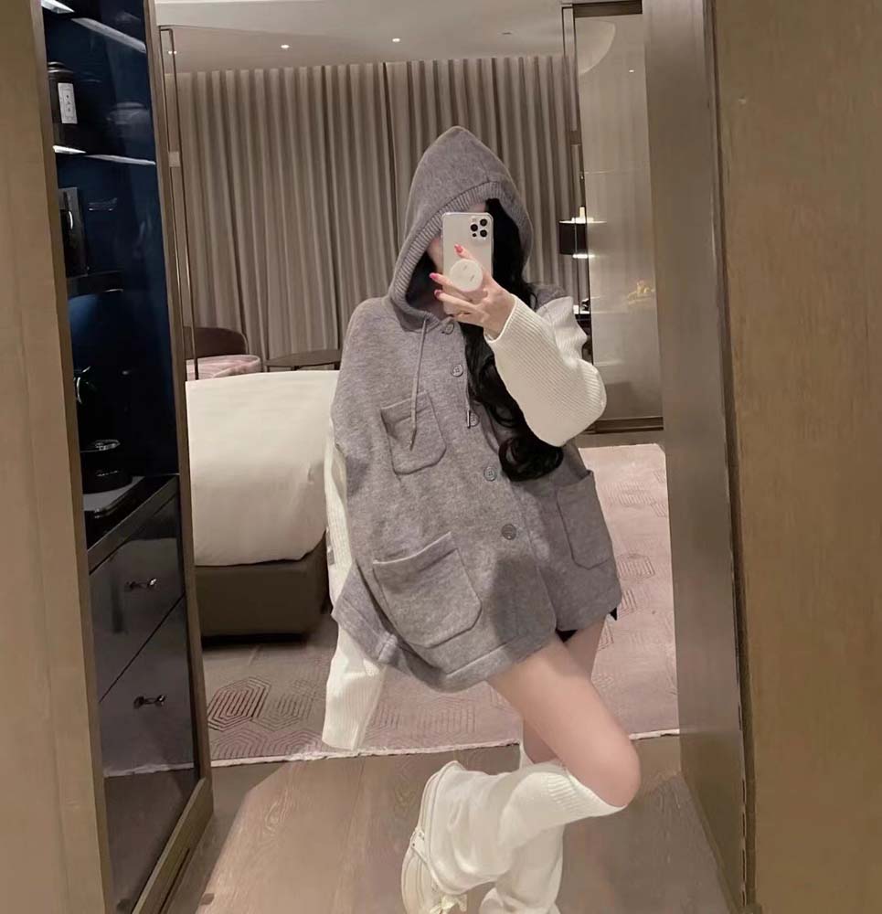 Designer Sweater Men's Women's Sweater Single Breasted Wool Hooded Panel Long Sleeve Knit Cardigan same style for men and women
Designer Sweater Men's Women's Sweater Single Breasted Wool Hooded Panel Long Sleeve Knit Cardigan same style for men and women