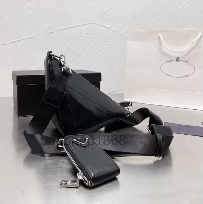 22s Designer Bag Shoulder Designer Bags Triangle Pure color Purse Unisex style Two-in-one Fashion Bag High-quality soft leather pocket with, Black
22s Designer Bag Shoulder Designer Bags Triangle Pure color Purse Unisex style Two-in-one Fashion Bag High-quality soft leather pocket with, Black