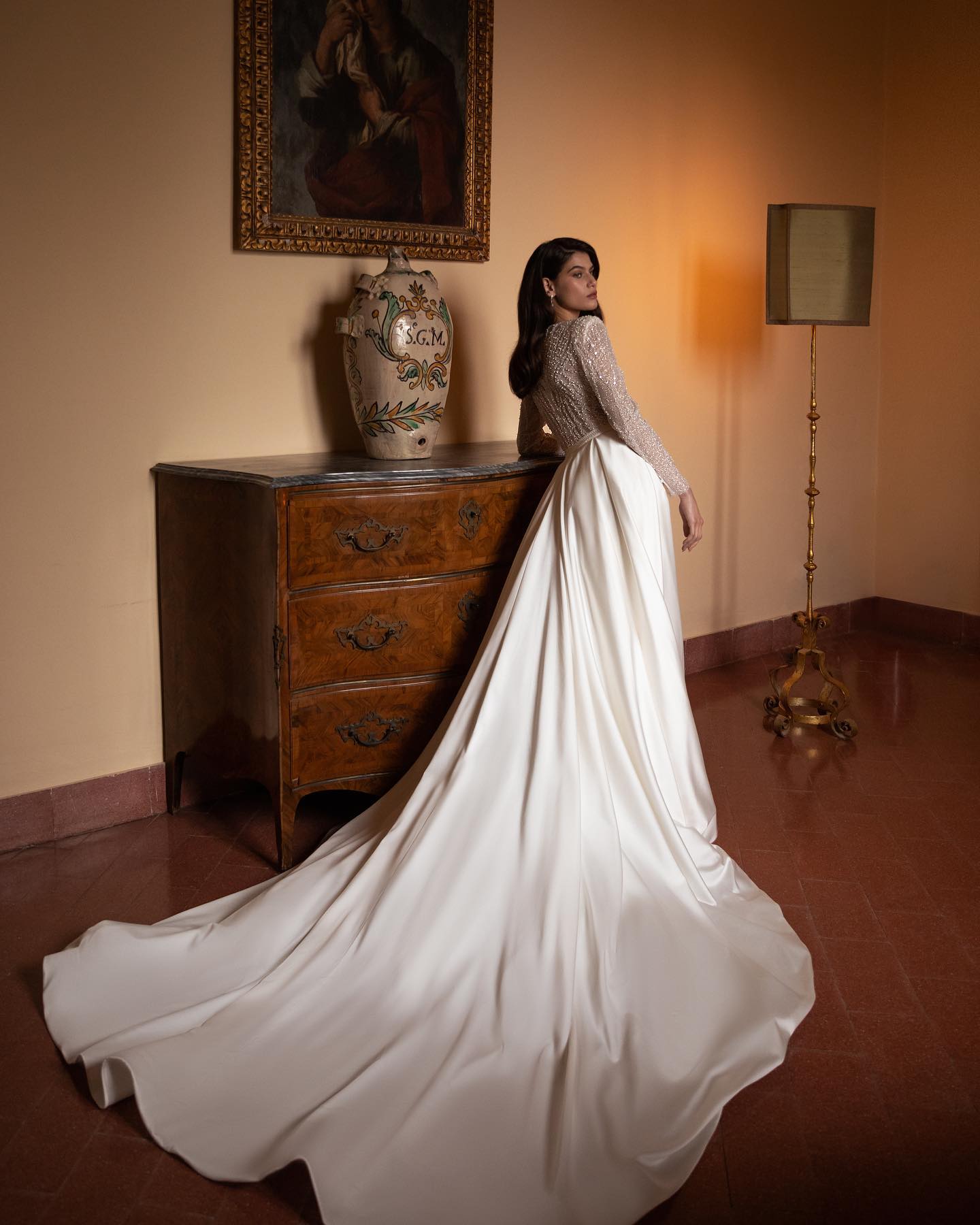 Beaded Wedding Stunning Dresses Long Sleeves Bridal Gowns With Detachable Train Sequined Deep V Neck Side Split Satin Robe De Mariee