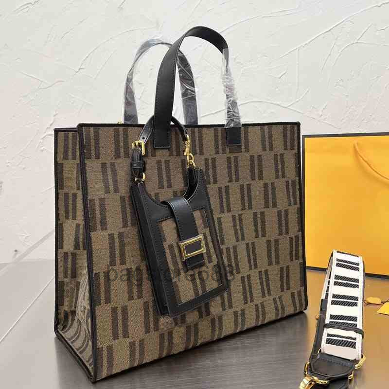 luxury bag Tote Bag Women Embroidery Print Handbag large Shoulder Packs Leather Designer Crossbody Female Luxury Shopping Purse
luxury bag Tote Bag Women Embroidery Print Handbag large Shoulder Packs Leather Designer Crossbody Female Luxury Shopping Purse