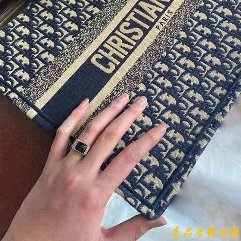 Bags shoulder bag christain style embroidered Dro handbags designer sense foreign fashion 2022 tote bags O1KL, No box
Bags shoulder bag christain style embroidered Dro handbags designer sense foreign fashion 2022 tote bags O1KL, No box