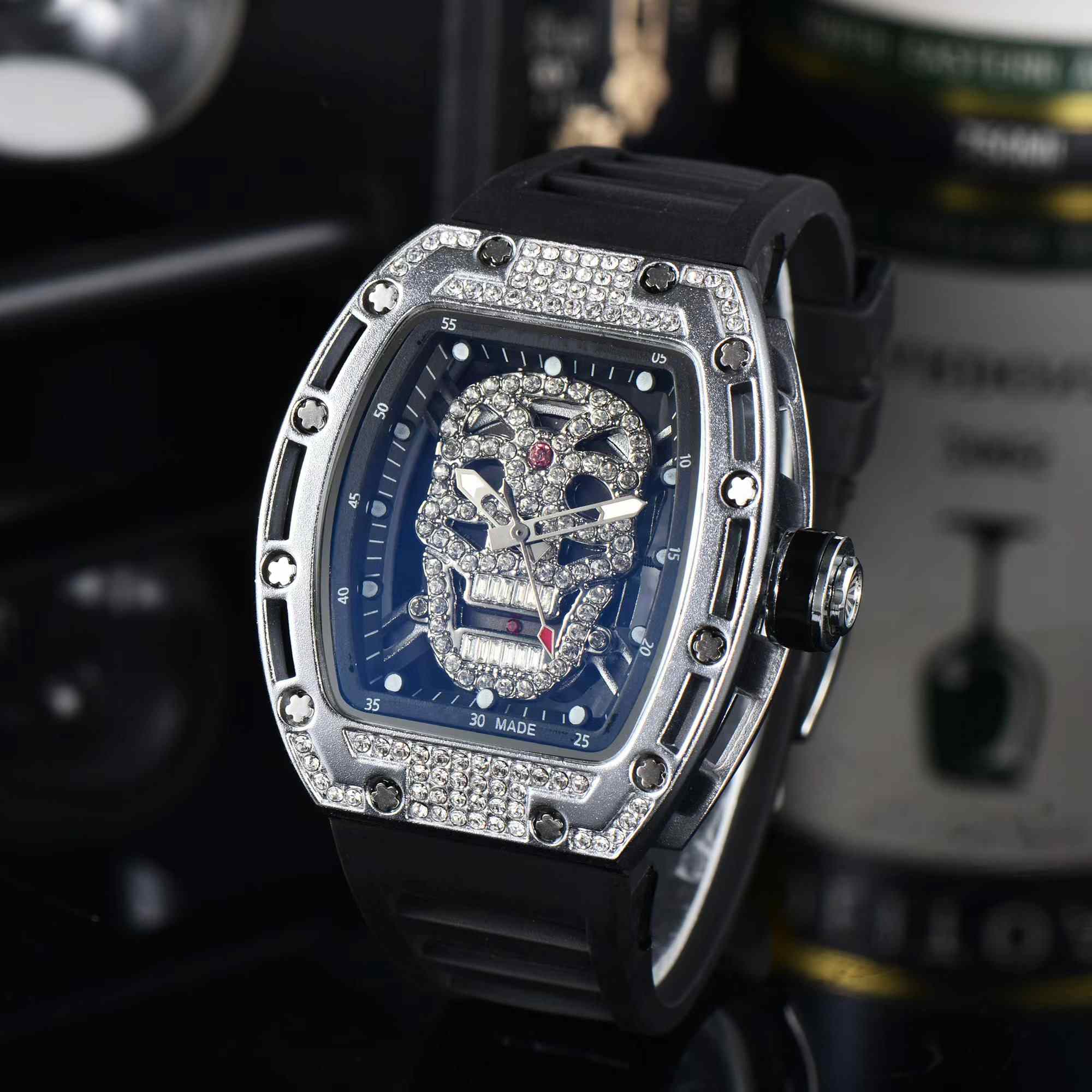 NEW Luxury brand Watch Men's diamond Leisure woman Watches Stainless steel Silicone Quartz Wristwatches Relogio Factory sales
NEW Luxury brand Watch Men's diamond Leisure woman Watches Stainless steel Silicone Quartz Wristwatches Relogio Factory sales