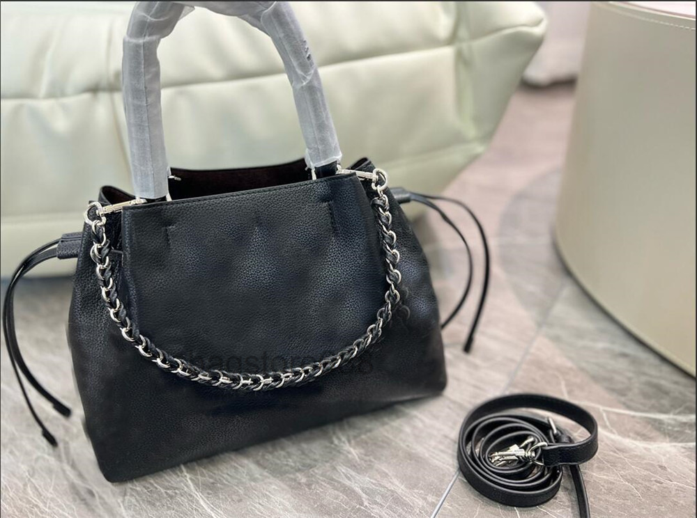 luxury bag 2022 Luxury designer totes High quality leather BELLA TOTE perforation bags fashion classic handbags for women purse with pouch w, Black
luxury bag 2022 Luxury designer totes High quality leather BELLA TOTE perforation bags fashion classic handbags for women purse with pouch w, Black