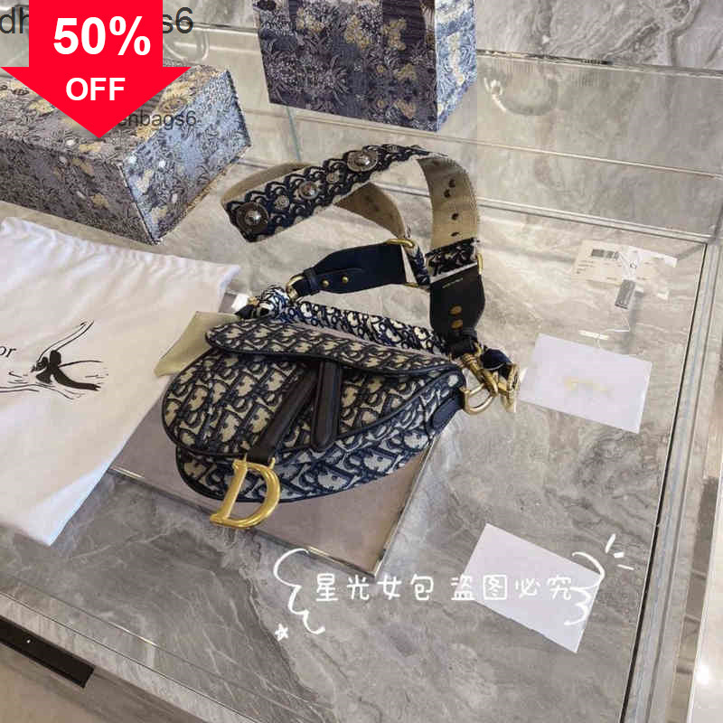 Purses Ladies Handbags Designer Clutch Bag Evening Clutches Christain s Shoulder Dc Leather Digner Embroidered 2022 Retro Saddle Women's Msenger Wan
Purses Ladies Handbags Designer Clutch Bag Evening Clutches Christain s Shoulder Dc Leather Digner Embroidered 2022 Retro Saddle Women's Msenger Wan