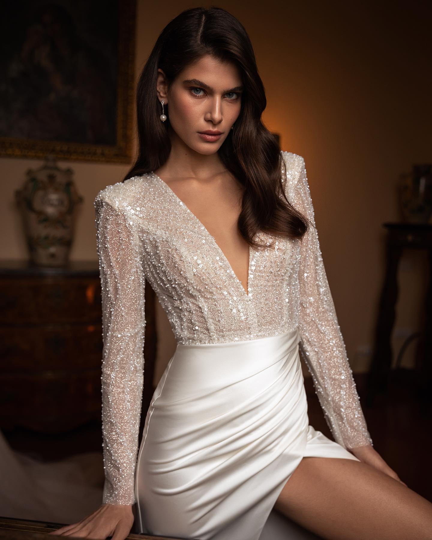 Beaded Wedding Stunning Dresses Long Sleeves Bridal Gowns With Detachable Train Sequined Deep V Neck Side Split Satin Robe De Mariee
