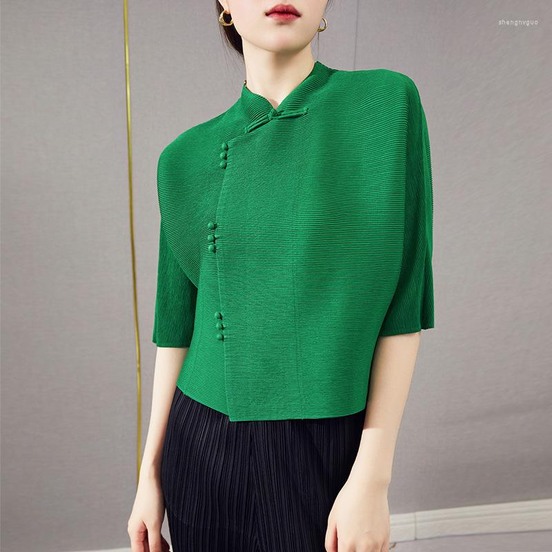 Women's T Shirts 2022 Design Sense Retro Buttoned Five-point Sleeve Cardigan Miyak Folds Women's Fashion Loose Chinese Style Short Top, Blue
Women's T Shirts 2022 Design Sense Retro Buttoned Five-point Sleeve Cardigan Miyak Folds Women's Fashion Loose Chinese Style Short Top, Blue