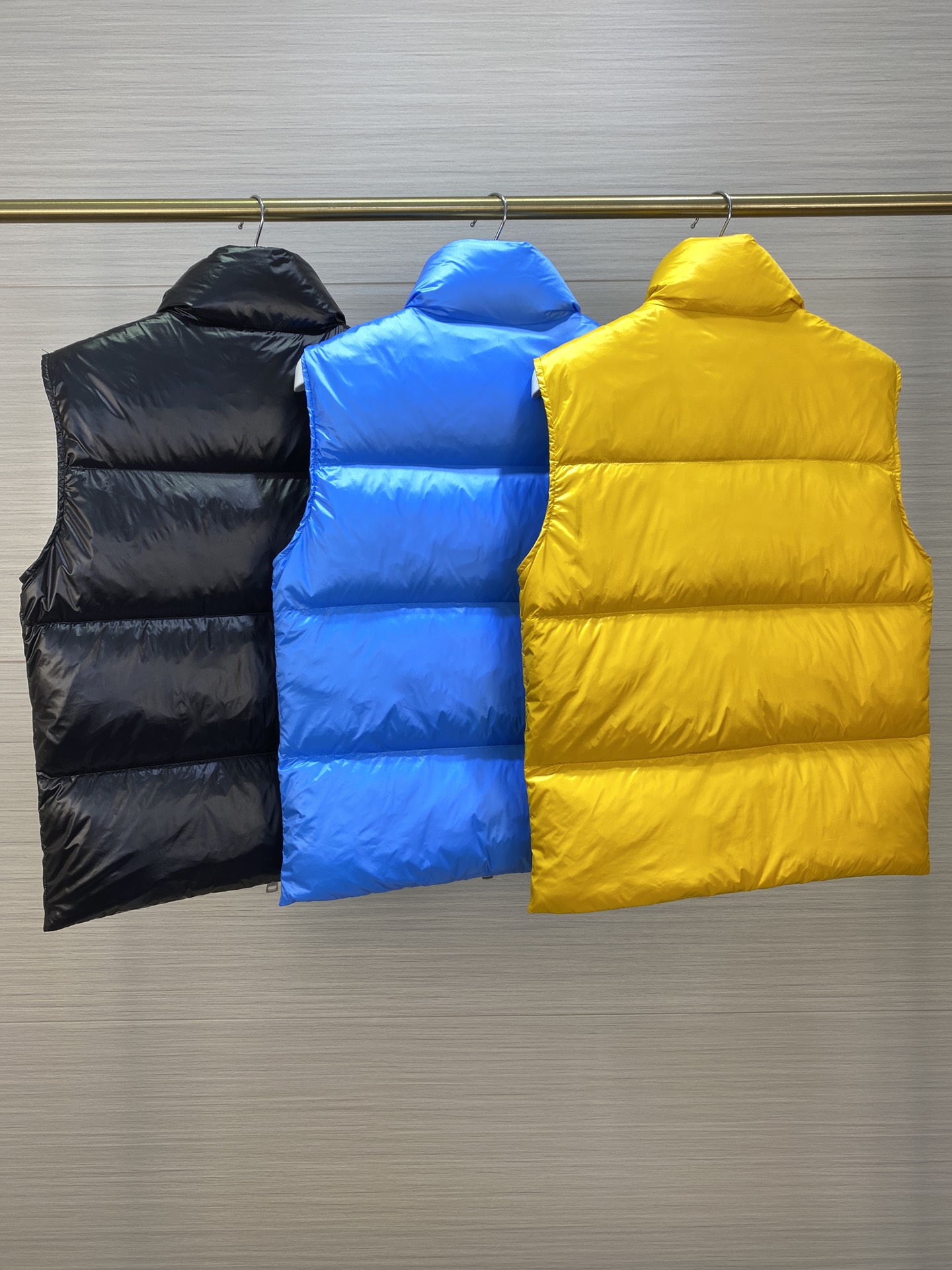 Monclair 2022 Designer Mens Down Vests france Hat with Letters Womens Vest Embroidered Chest Badge Warm Outerwear winter Jackets size1-5, Sold out
Monclair 2022 Designer Mens Down Vests france Hat with Letters Womens Vest Embroidered Chest Badge Warm Outerwear winter Jackets size1-5, Sold out