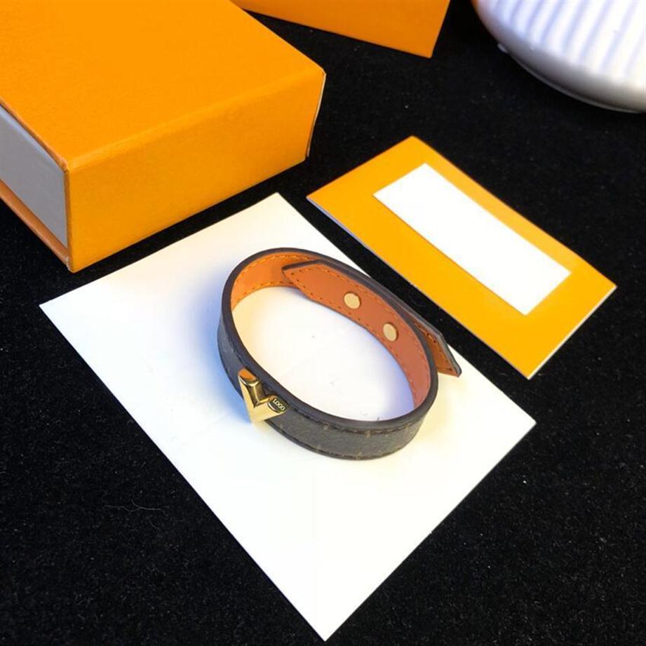 Designer Women Men Charm Bracelets Couple Jewelry Love Letter leather Bracelet Simple Bangles Charms gift L9992658
Designer Women Men Charm Bracelets Couple Jewelry Love Letter leather Bracelet Simple Bangles Charms gift L9992658