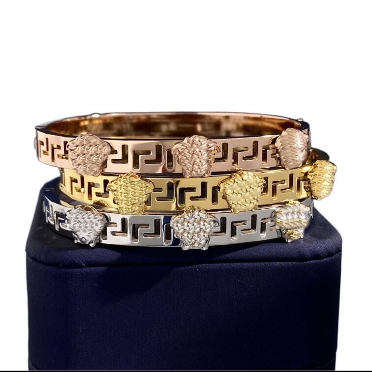 Designed Open Bangle Hollow Out Banshee Greece Meander Pattern Medusa Head Portrait 18K Gold Plated Women Medusas Cuff Bracelets Designer Jewelry Party Gifts BF58
Designed Open Bangle Hollow Out Banshee Greece Meander Pattern Medusa Head Portrait 18K Gold Plated Women Medusas Cuff Bracelets Designer Jewelry Party Gifts BF58