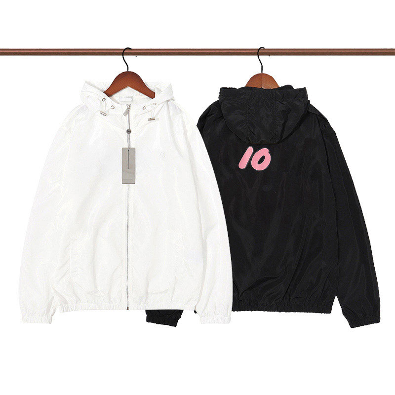 Designer Spring Autumn Mens Jacket Black White Smooth Polyester Fabric Delicate Sheen Hooded Jacket
Designer Spring Autumn Mens Jacket Black White Smooth Polyester Fabric Delicate Sheen Hooded Jacket