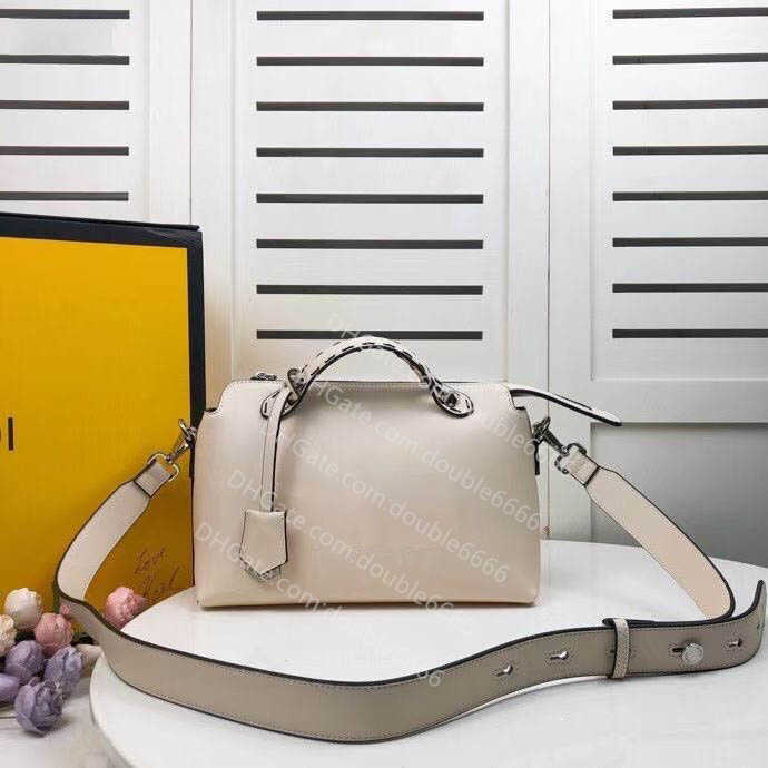 Tote bags high-quality fashion women's Handbag Shoulder Bag multiple back methods leather capacity large compartment messenger universal broad party Boston Bag
Tote bags high-quality fashion women's Handbag Shoulder Bag multiple back methods leather capacity large compartment messenger universal broad party Boston Bag