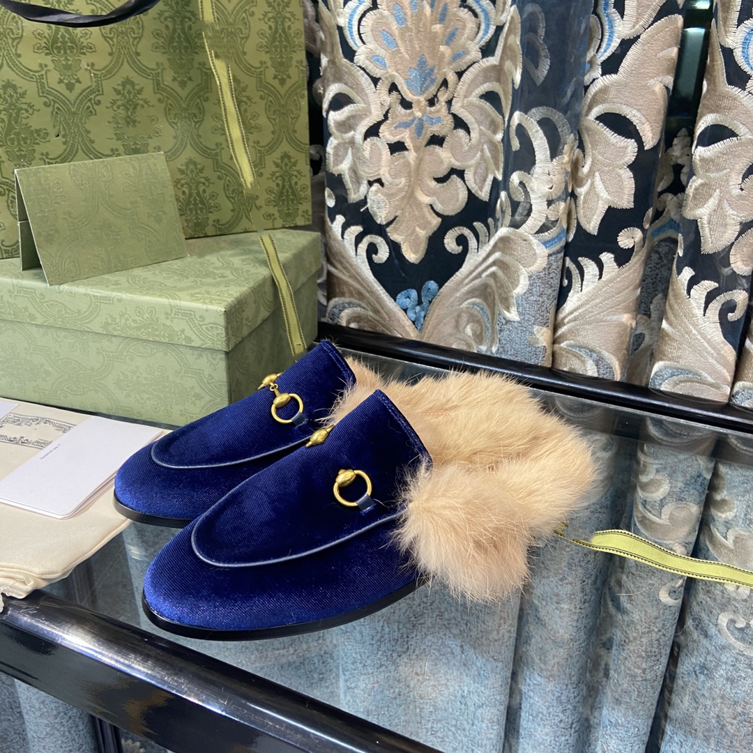 Designer Furry Slippers Womens Slides Fluffy Faux Fur Slides Fuzzy Sandals Open Toe Fashion Flat Shoes Indoor Outdoor 34-41, Foam bag
Designer Furry Slippers Womens Slides Fluffy Faux Fur Slides Fuzzy Sandals Open Toe Fashion Flat Shoes Indoor Outdoor 34-41, Foam bag