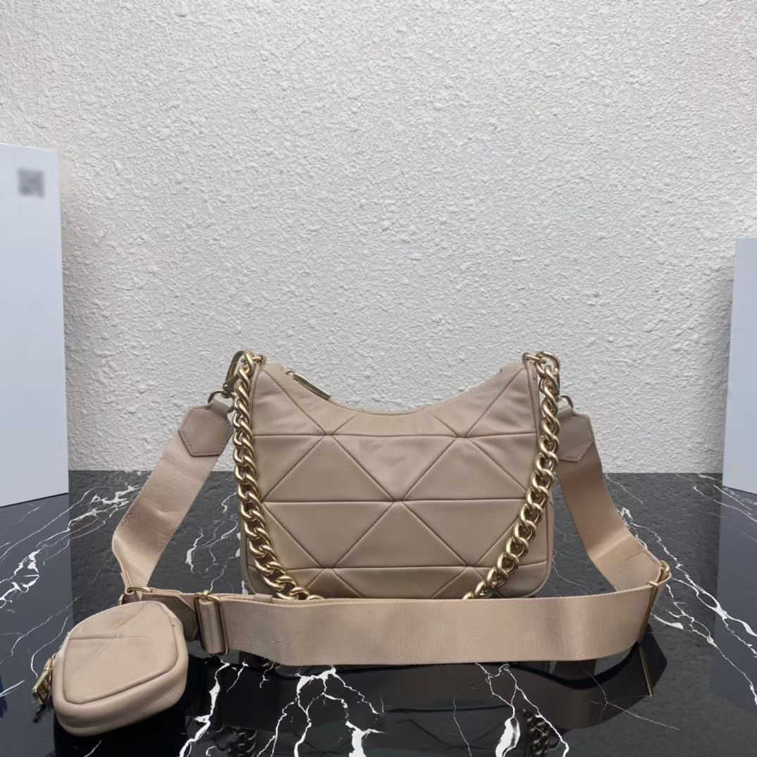 5A quality 3-in-1 bill of lading shoulder bag diamond pattern design made ofs genuine leather calf leather with a zero wallet women's favorite
5A quality 3-in-1 bill of lading shoulder bag diamond pattern design made ofs genuine leather calf leather with a zero wallet women's favorite