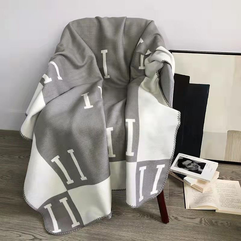 Fashion Designer Air Conditioner Blanket Wool Scarf Thickened Blanket Hrow Blankets Comfy For All Seasons Adults Portable Warm Rest Blankets
Fashion Designer Air Conditioner Blanket Wool Scarf Thickened Blanket Hrow Blankets Comfy For All Seasons Adults Portable Warm Rest Blankets