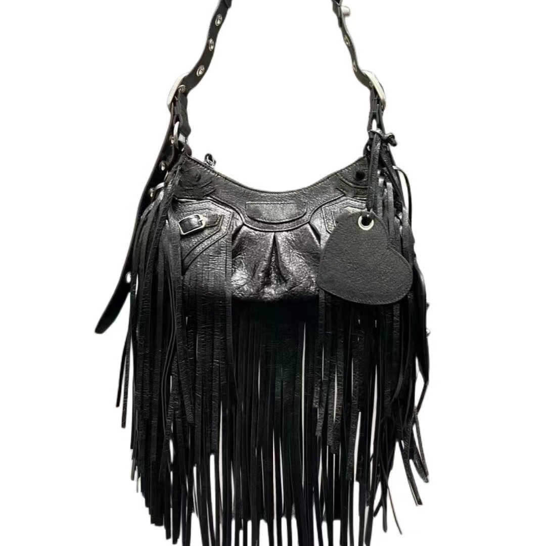 22s Designer Bag High 2022 quality leather bag ladies fashion rivet heavy industry fringe crescent axillary universal cross bag, Black
22s Designer Bag High 2022 quality leather bag ladies fashion rivet heavy industry fringe crescent axillary universal cross bag, Black