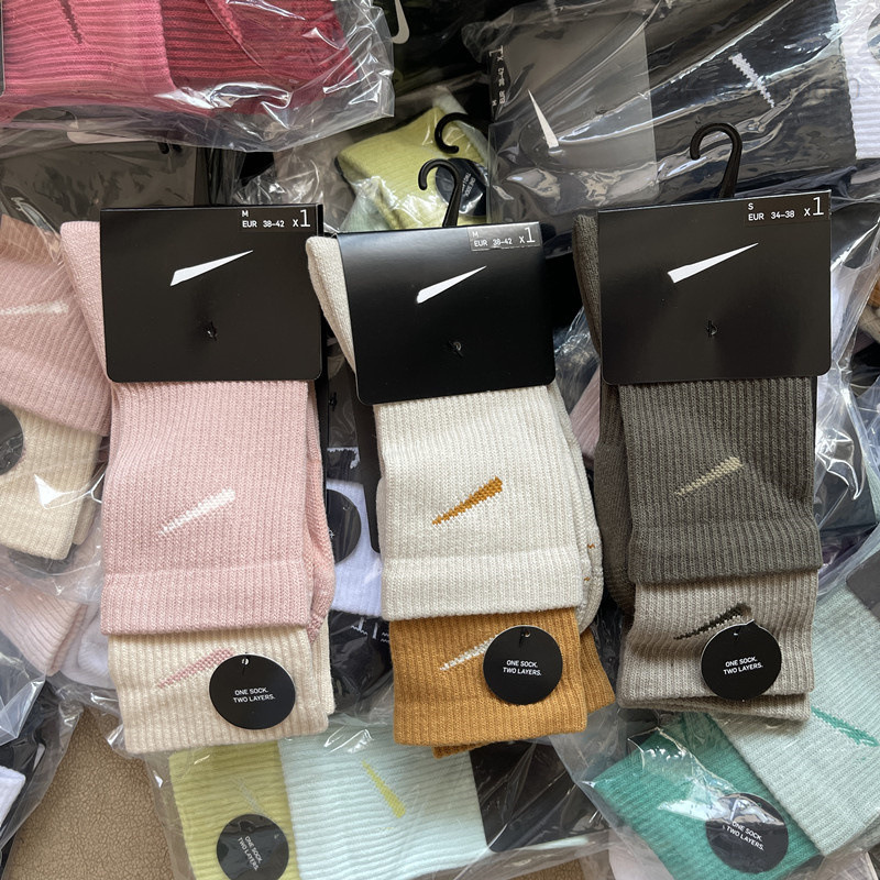 Men's Socks Suwan Stockings Spring Summer Color Splice Thin Sports False Double Layer Couple Medium Long Towel Bottom, Medium cylinder 1
Men's Socks Suwan Stockings Spring Summer Color Splice Thin Sports False Double Layer Couple Medium Long Towel Bottom, Medium cylinder 1
