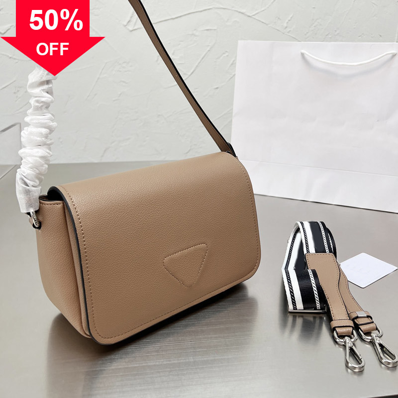 Purses Ladies Handbags Designer Clutch Bag Evening Clutches Handbag Flap Axillary Shoulder Leather Triangle Sign Plain Wallets High Quality Fashion
Purses Ladies Handbags Designer Clutch Bag Evening Clutches Handbag Flap Axillary Shoulder Leather Triangle Sign Plain Wallets High Quality Fashion