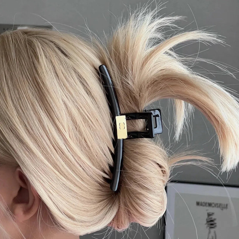 Luxury Designer Hair Clips Claws Jewelry C Crabs Clip Leopard Grain Plugs For Women Hair Accessories Acrylic Pink Shark Clip Size 13cm Nice
Luxury Designer Hair Clips Claws Jewelry C Crabs Clip Leopard Grain Plugs For Women Hair Accessories Acrylic Pink Shark Clip Size 13cm Nice