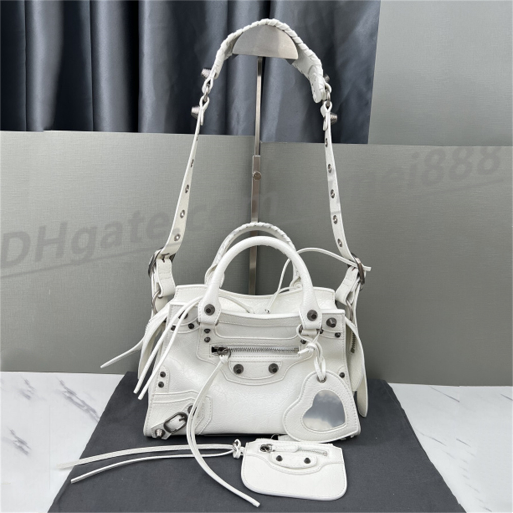 Top genuine motorcycle bag women's luxury fashion shoulder cool girl crossover Pink Mini wax black silver pin white bag women shoulders bags purse
Top genuine motorcycle bag women's luxury fashion shoulder cool girl crossover Pink Mini wax black silver pin white bag women shoulders bags purse